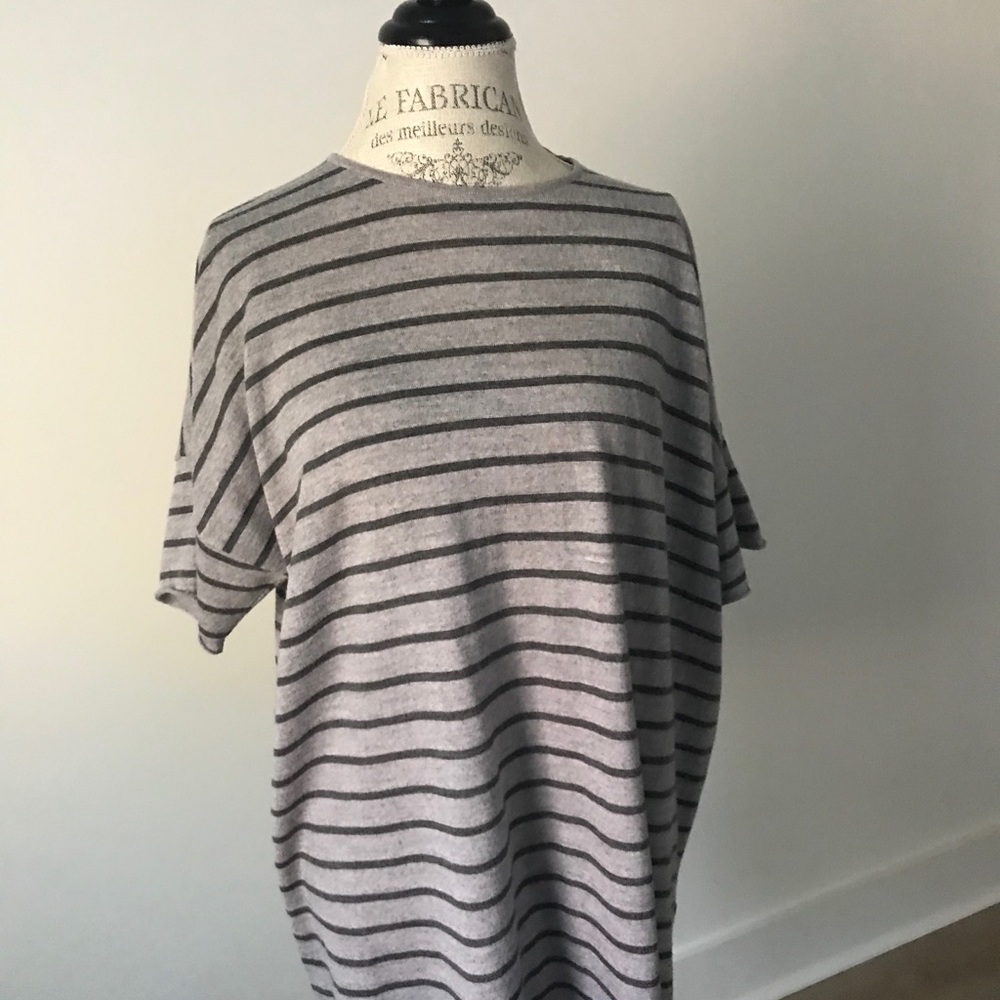Short sleeve tunic sweater with grey stripes